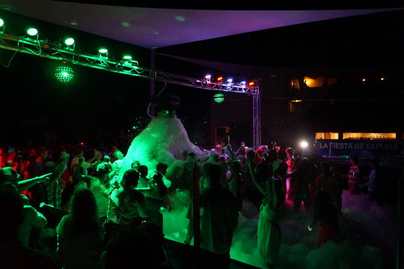 La Fiesta de Espuma de noche